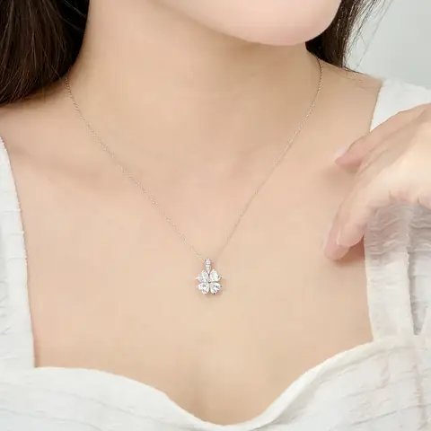 Chọn Mua Dây Chuyền Bạc Cỏ Bốn Lá May Mắn Và Ý Nghĩa Cho Nữ Giới