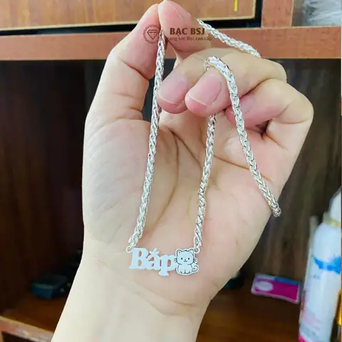 Lựa Chọn Dây Chuyền Bạc Khắc Tên Cho Bé: Các Mẫu Vòng Cổ Bạc Ta Và Dịch Vụ Khắc Theo Yêu Cầu Lựa Chọn Dây Chuyền Bạc Khắc Tên Cho Bé: Các Mẫu Vòng Cổ Bạc Ta Và Dịch Vụ Khắc Theo Yêu Cầu