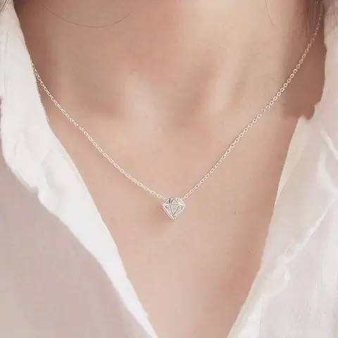 Bảng Giá Dây Chuyền Kim Cương Bao Nhiêu Theo Chất Liệu Và Loại Mặt Bảng Giá Dây Chuyền Kim Cương Bao Nhiêu Theo Chất Liệu Và Loại Mặt
