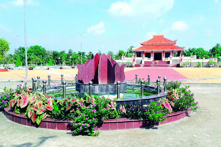 Khám Phá Đền Thờ Bác Hồ Cù Lao Dung: Biểu Tượng Lịch Sử Và Địa Chỉ Đỏ Giáo Dục Truyền Thống Của Người Dân Sóc Trăng Khám Phá Đền Thờ Bác Hồ Cù Lao Dung: Biểu Tượng Lịch Sử Và Địa Chỉ Đỏ Giáo Dục Truyền Thống Của Người Dân Sóc Trăng