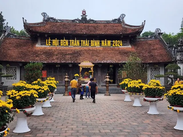 Đền Trần Thái Bình Thờ Ai: Giải Đáp Chi Tiết Về Các Hạng Mục Thờ Tự Tại Khu Di Tích