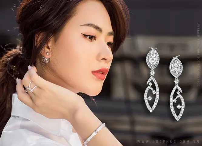 Cách Chọn Bông Tai Hợp Với Khuôn Mặt Và Kiểu Tóc Cho Nàng Thêm Xinh Cách Chọn Bông Tai Hợp Với Khuôn Mặt Và Kiểu Tóc Cho Nàng Thêm Xinh