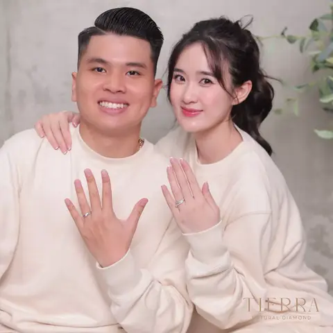Hướng Dẫn Đeo Nhẫn Cưới Đúng Tay Và Ngón Tay Theo Chuẩn Phong Tục Hướng Dẫn Đeo Nhẫn Cưới Đúng Tay Và Ngón Tay Theo Chuẩn Phong Tục