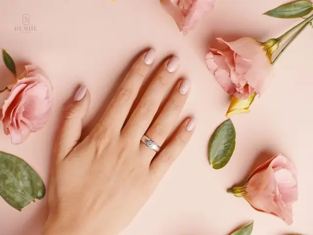 Đeo Nhẫn Ngón Áp Út Bên Phải Có Ý Nghĩa Gì Cho Nam Và Nữ? Đeo Nhẫn Ngón Áp Út Bên Phải Có Ý Nghĩa Gì Cho Nam Và Nữ?