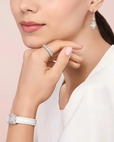 Giải Nghĩa Đeo Nhẫn Ở Ngón Trỏ Tay Trái: Thông Điệp Cá Nhân Và Ý Nghĩa Phong Thủy Giải Nghĩa Đeo Nhẫn Ở Ngón Trỏ Tay Trái: Thông Điệp Cá Nhân Và Ý Nghĩa Phong Thủy