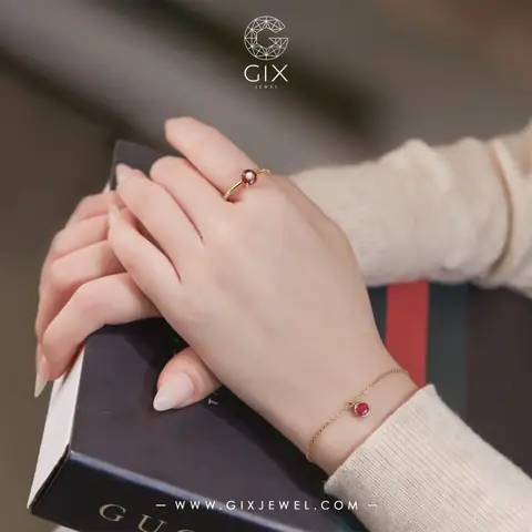Cách Đeo Nhẫn Phong Thủy Mệnh Hỏa Để Hút Tài Lộc: Ngón Tay, Màu Sắc & Loại Nhẫn