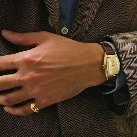 Ý Nghĩa Và Cách Chọn Nhẫn Vàng Đeo Ngón Út Cho Nam Và Nữ Ý Nghĩa Và Cách Chọn Nhẫn Vàng Đeo Ngón Út Cho Nam Và Nữ