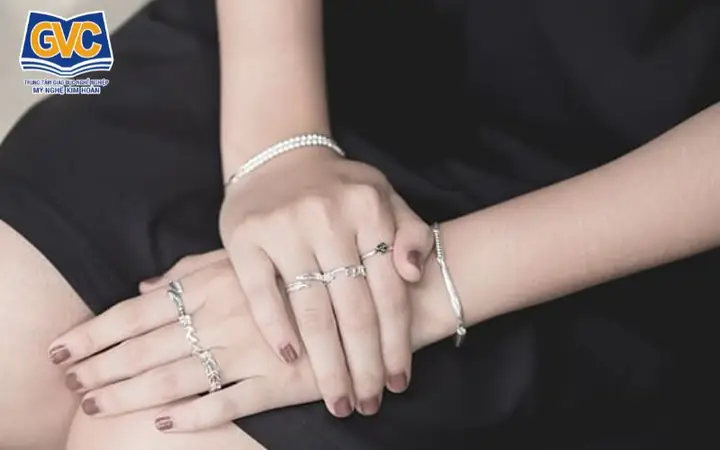 Giải Mã Điềm Báo Gãy Nhẫn: Nhẫn Gãy Là Điềm Gì Qua Góc Nhìn Tâm Linh, Phong Thủy Và Khoa Học