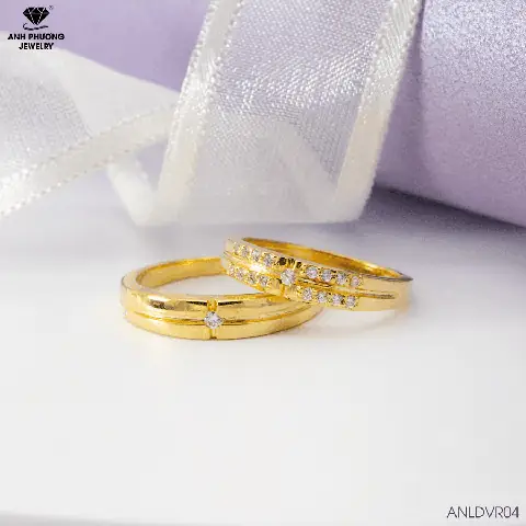 Tìm Hiểu Đôi Nhẫn Cưới Bao Nhiêu Tiền: Bảng Giá Theo Chất Liệu Cho Cặp Đôi Sắp Cưới