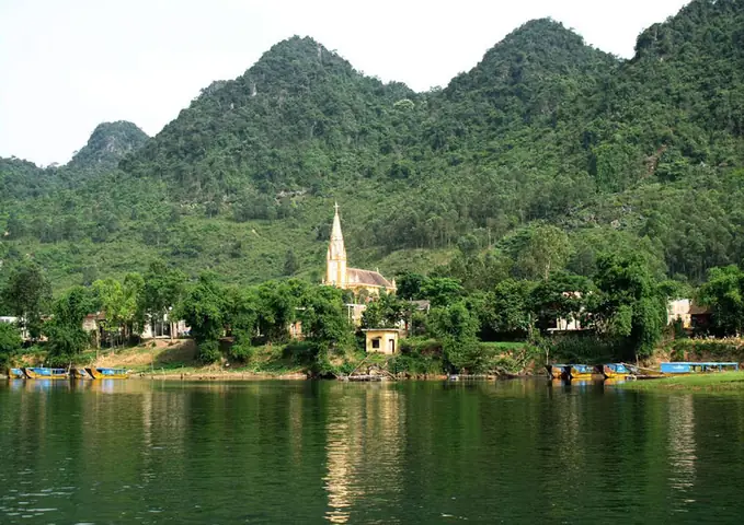 Khám Phá Sông Son Quảng Bình: Hướng Dẫn Du Lịch Chi Tiết Cho Du Khách