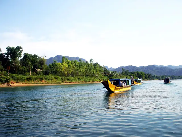 Khám Phá Sông Son Quảng Bình: Hướng Dẫn Du Lịch Chi Tiết Cho Du Khách