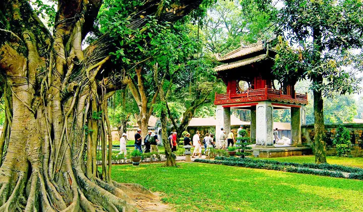 Hướng Dẫn Du Lịch Văn Miếu Quốc Tử Giám Cho Du Khách: Từ Lịch Sử, Kiến Trúc Đến Giá Vé
