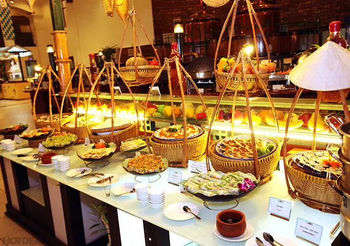 Giá Buffet Tại Làng Lụa Hội An 2026: Mức Phí, Món Ăn Và Cách Đặt Chỗ Giá Buffet Tại Làng Lụa Hội An 2026: Mức Phí, Món Ăn Và Cách Đặt Chỗ