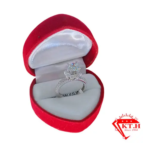 Cập Nhật Giá Nhẫn Cầu Hôn Vàng Trắng Mới Nhất Theo Chất Liệu Và Thiết Kế Cập Nhật Giá Nhẫn Cầu Hôn Vàng Trắng Mới Nhất Theo Chất Liệu Và Thiết Kế