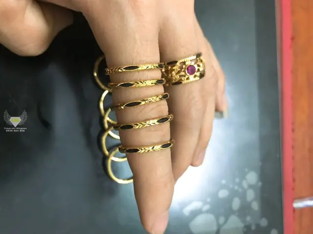 Giá Nhẫn Lông Voi Vàng: Bảng Giá Hiện Tại, Các Mức Khung Và Yếu Tố Ảnh Hưởng Giá Nhẫn Lông Voi Vàng: Bảng Giá Hiện Tại, Các Mức Khung Và Yếu Tố Ảnh Hưởng