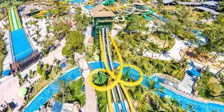 Giá Vé Aquatopia Water Park Phú Quốc 2026: Bảng Giá, Combo Cáp Treo & Ưu Đãi Dành Cho Gia Đình