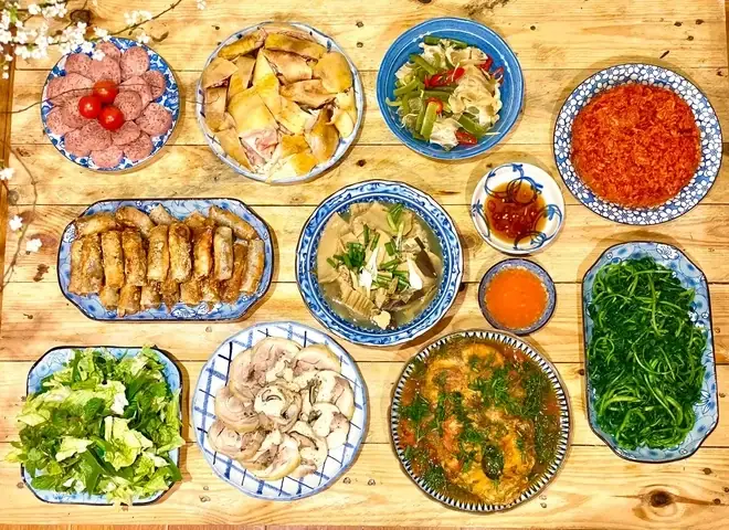 Gợi Ý Mâm Cỗ Ngày Tết: Thực Đơn Chuẩn Vị Cho Gia Đình 3 Miền Gợi Ý Mâm Cỗ Ngày Tết: Thực Đơn Chuẩn Vị Cho Gia Đình 3 Miền