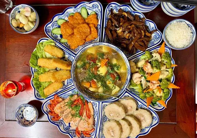 Gợi Ý Mâm Cỗ Ngày Tết: Thực Đơn Chuẩn Vị Cho Gia Đình 3 Miền Gợi Ý Mâm Cỗ Ngày Tết: Thực Đơn Chuẩn Vị Cho Gia Đình 3 Miền
