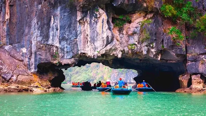 Hang Đầu Gỗ Ở Vịnh Hạ Long: Định Vị, Khoảng Cách, Và Lý Do Tên Gọi Hang Đầu Gỗ Ở Vịnh Hạ Long: Định Vị, Khoảng Cách, Và Lý Do Tên Gọi