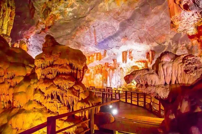 Hang Đầu Gỗ Ở Vịnh Hạ Long: Định Vị, Khoảng Cách, Và Lý Do Tên Gọi Hang Đầu Gỗ Ở Vịnh Hạ Long: Định Vị, Khoảng Cách, Và Lý Do Tên Gọi