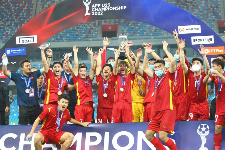 Hình Ảnh Ăn Mừng Chiến Thắng Của U23 Việt Nam: Khoảnh Khắc, Cảm Xúc Và Ý Nghĩa Đối Với Người Hâm Mộ