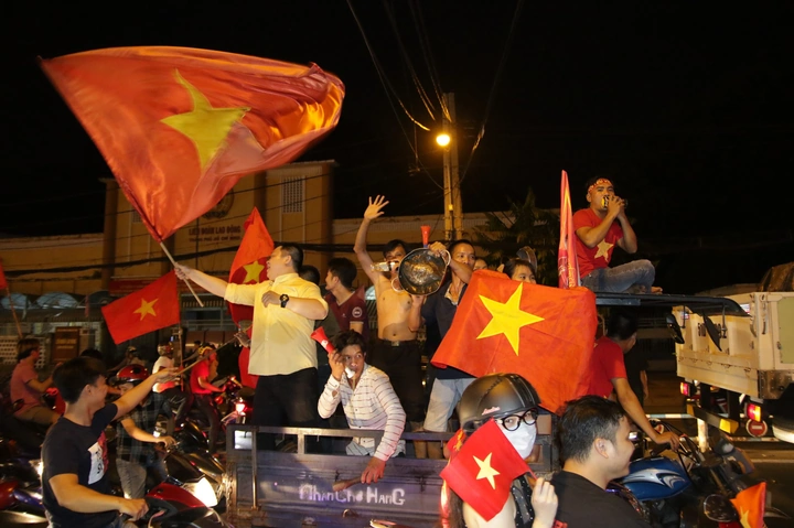 Hình Ảnh Ăn Mừng Chiến Thắng Của U23 Việt Nam: Khoảnh Khắc, Cảm Xúc Và Ý Nghĩa Đối Với Người Hâm Mộ