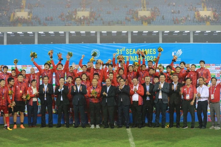 Hình Ảnh Ăn Mừng Chiến Thắng Của U23 Việt Nam: Khoảnh Khắc, Cảm Xúc Và Ý Nghĩa Đối Với Người Hâm Mộ