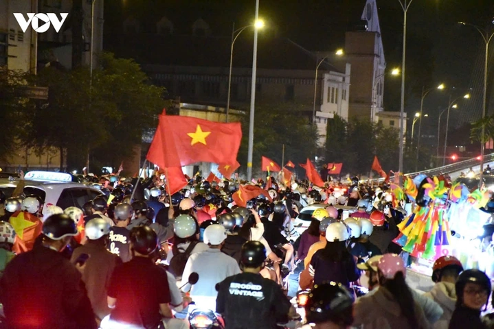 Hình Ảnh Ăn Mừng Chiến Thắng Của U23 Việt Nam: Khoảnh Khắc, Cảm Xúc Và Ý Nghĩa Đối Với Người Hâm Mộ