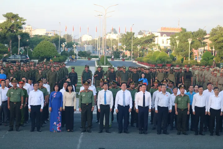 Tổng Hợp Hình Ảnh An Ninh Đẹp Và Ý Nghĩa Của Lực Lượng An Ninh Nhân Dân Dành Cho Người Yêu Nước: Từ Ảnh Tư Liệu Đến Hình Nền Tổng Hợp Hình Ảnh An Ninh Đẹp Và Ý Nghĩa Của Lực Lượng An Ninh Nhân Dân Dành Cho Người Yêu Nước: Từ Ảnh Tư Liệu Đến Hình Nền