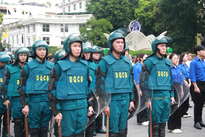 Tổng Hợp Hình Ảnh An Ninh Đẹp Và Ý Nghĩa Của Lực Lượng An Ninh Nhân Dân Dành Cho Người Yêu Nước: Từ Ảnh Tư Liệu Đến Hình Nền Tổng Hợp Hình Ảnh An Ninh Đẹp Và Ý Nghĩa Của Lực Lượng An Ninh Nhân Dân Dành Cho Người Yêu Nước: Từ Ảnh Tư Liệu Đến Hình Nền