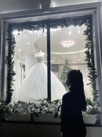 Khám Phá Hình Ảnh Áo Cưới Đẹp Và Sang Trọng Cho Cô Dâu Thời Đại Mới Khám Phá Hình Ảnh Áo Cưới Đẹp Và Sang Trọng Cho Cô Dâu Thời Đại Mới