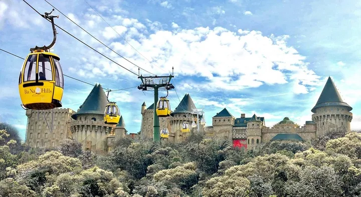 Chiêm Ngưỡng Hình Ảnh Bà Nà Hills Tuyệt Đẹp Cho Du Khách: Bộ Sưu Tập Các Tiểu Cảnh Từ Cầu Vàng Đến Làng Pháp Chiêm Ngưỡng Hình Ảnh Bà Nà Hills Tuyệt Đẹp Cho Du Khách: Bộ Sưu Tập Các Tiểu Cảnh Từ Cầu Vàng Đến Làng Pháp