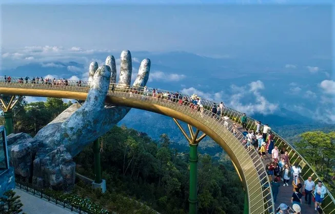 Chiêm Ngưỡng Hình Ảnh Bà Nà Hills Tuyệt Đẹp Cho Du Khách: Bộ Sưu Tập Các Tiểu Cảnh Từ Cầu Vàng Đến Làng Pháp Chiêm Ngưỡng Hình Ảnh Bà Nà Hills Tuyệt Đẹp Cho Du Khách: Bộ Sưu Tập Các Tiểu Cảnh Từ Cầu Vàng Đến Làng Pháp