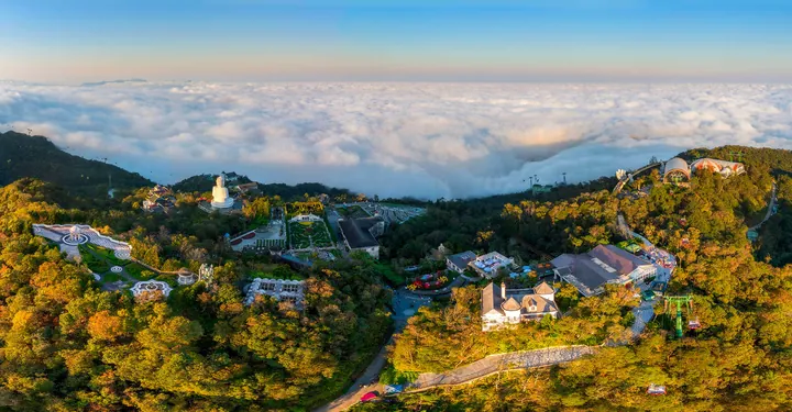 Chiêm Ngưỡng Hình Ảnh Bà Nà Hills Tuyệt Đẹp Cho Du Khách: Bộ Sưu Tập Các Tiểu Cảnh Từ Cầu Vàng Đến Làng Pháp Chiêm Ngưỡng Hình Ảnh Bà Nà Hills Tuyệt Đẹp Cho Du Khách: Bộ Sưu Tập Các Tiểu Cảnh Từ Cầu Vàng Đến Làng Pháp