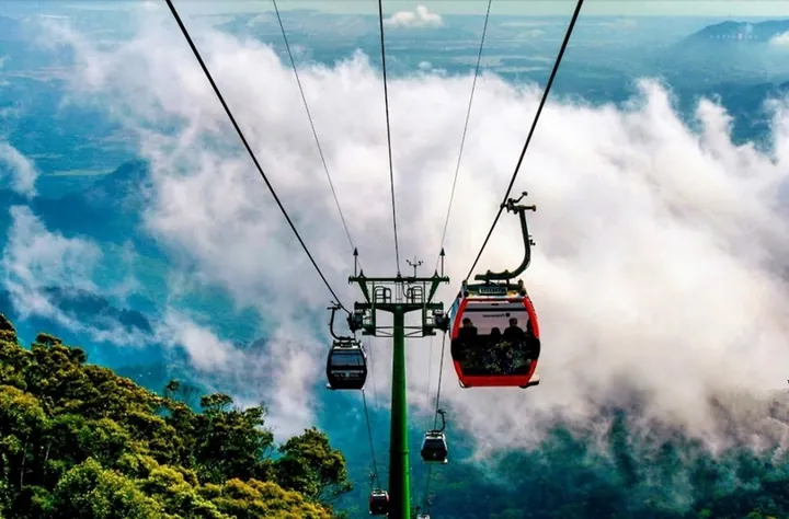 Chiêm Ngưỡng Hình Ảnh Bà Nà Hills Tuyệt Đẹp Cho Du Khách: Bộ Sưu Tập Các Tiểu Cảnh Từ Cầu Vàng Đến Làng Pháp Chiêm Ngưỡng Hình Ảnh Bà Nà Hills Tuyệt Đẹp Cho Du Khách: Bộ Sưu Tập Các Tiểu Cảnh Từ Cầu Vàng Đến Làng Pháp
