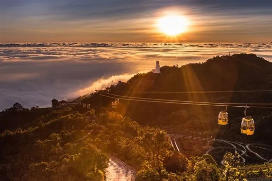 Chiêm Ngưỡng Hình Ảnh Bà Nà Hills Tuyệt Đẹp Cho Du Khách: Bộ Sưu Tập Các Tiểu Cảnh Từ Cầu Vàng Đến Làng Pháp Chiêm Ngưỡng Hình Ảnh Bà Nà Hills Tuyệt Đẹp Cho Du Khách: Bộ Sưu Tập Các Tiểu Cảnh Từ Cầu Vàng Đến Làng Pháp