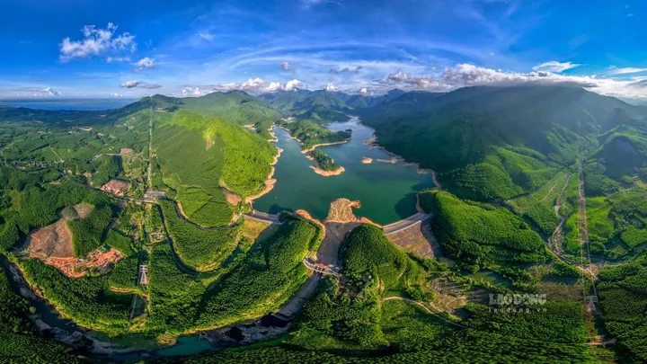 Chiêm Ngưỡng Hình Ảnh Bạch Mã (vườn Quốc Gia Đại Ngàn Ngựa Trắng) Dành Cho Du Khách Chiêm Ngưỡng Hình Ảnh Bạch Mã (vườn Quốc Gia Đại Ngàn Ngựa Trắng) Dành Cho Du Khách
