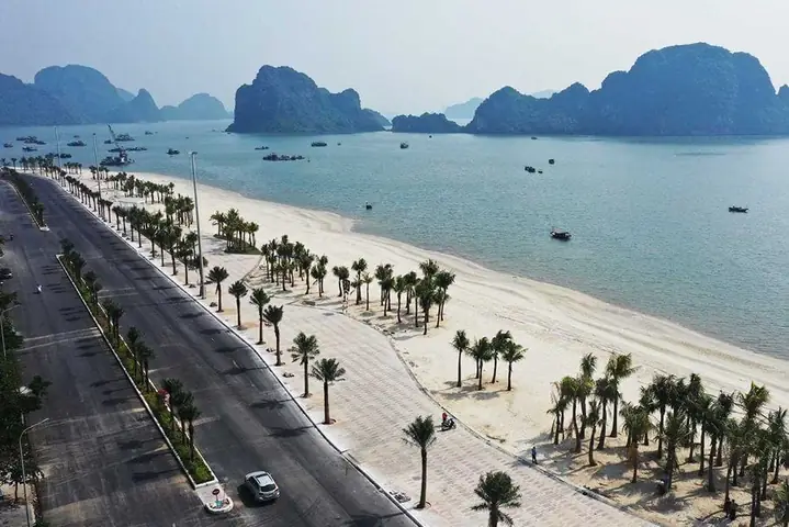Top 10 Bãi Biển Hạ Long Đẹp Nhất + Lưu Ý Tắm Biển Cho Du Khách