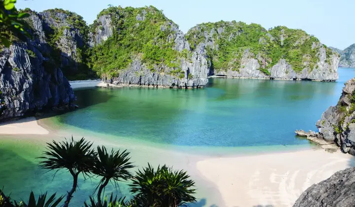 Top 10 Bãi Biển Hạ Long Đẹp Nhất + Lưu Ý Tắm Biển Cho Du Khách
