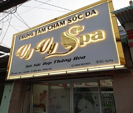 Tổng Hợp Tham Khảo Hình Ảnh Bảng Hiệu Cho Chủ Cửa Hàng: Các Loại Biển Alu, Mica, Led