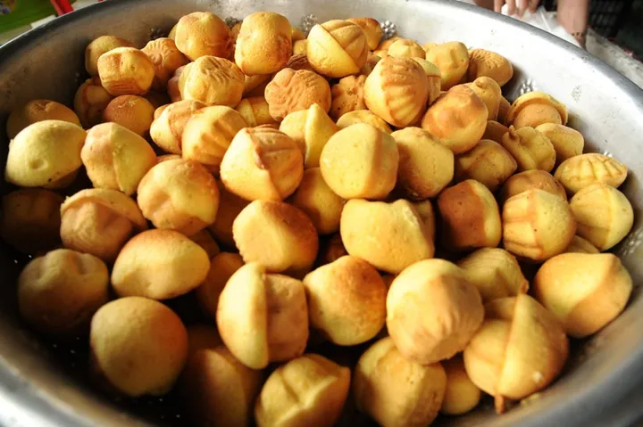 Khám Phá Hình Ảnh Bánh Thuẫn Và Ý Nghĩa Hoa Mai Năm Cánh Dành Cho Người Yêu Bánh Truyền Thống