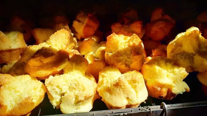 Khám Phá Hình Ảnh Bánh Thuẫn Và Ý Nghĩa Hoa Mai Năm Cánh Dành Cho Người Yêu Bánh Truyền Thống