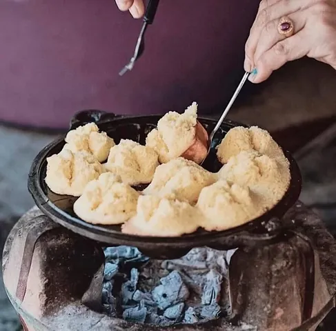 Khám Phá Hình Ảnh Bánh Thuẫn Và Ý Nghĩa Hoa Mai Năm Cánh Dành Cho Người Yêu Bánh Truyền Thống