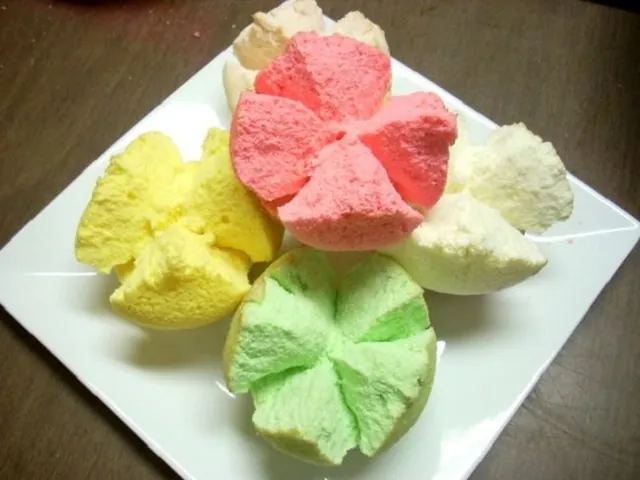 Khám Phá Hình Ảnh Bánh Thuẫn Và Ý Nghĩa Hoa Mai Năm Cánh Dành Cho Người Yêu Bánh Truyền Thống