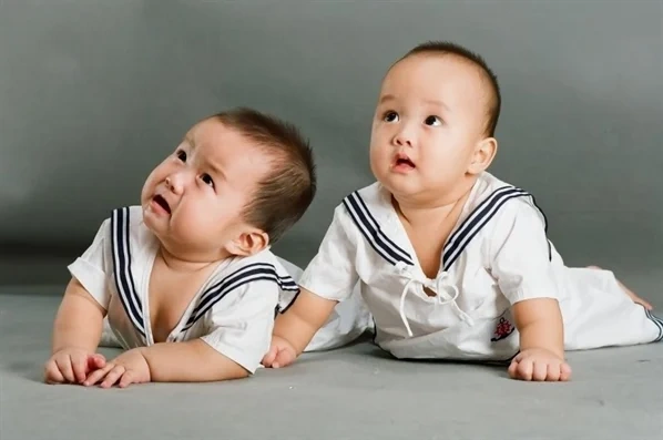 100+ Hình Ảnh Bé Trai Sinh Đôi Dễ Thương: Bộ Sưu Tập Đỉnh Cao Dành Cho Các Bố Mẹ & Người Yêu Thú Nhị Thế