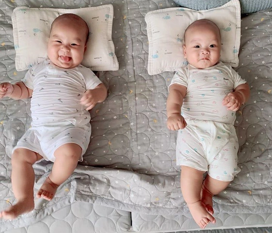 100+ Hình Ảnh Bé Trai Sinh Đôi Dễ Thương: Bộ Sưu Tập Đỉnh Cao Dành Cho Các Bố Mẹ & Người Yêu Thú Nhị Thế