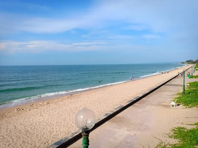 Chiêm Ngưỡng Hình Ảnh Biển Lagi Thực Tế Dành Cho Du Khách Qua Các Bãi Biển Cam Bình Và Đồi Dương