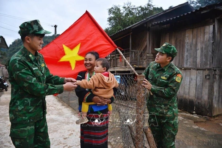 Hình Ảnh “bộ Đội Cụ Hồ” Trong Lòng Nhân Dân: Tập Hợp Những Khoảnh Khắc Vinh Quang Và Tình Yêu Quân‑nhân