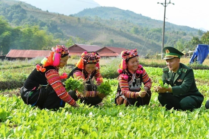 Hình Ảnh “bộ Đội Cụ Hồ” Trong Lòng Nhân Dân: Tập Hợp Những Khoảnh Khắc Vinh Quang Và Tình Yêu Quân‑nhân