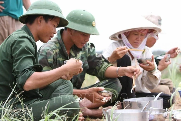Hình Ảnh “bộ Đội Cụ Hồ” Trong Lòng Nhân Dân: Tập Hợp Những Khoảnh Khắc Vinh Quang Và Tình Yêu Quân‑nhân